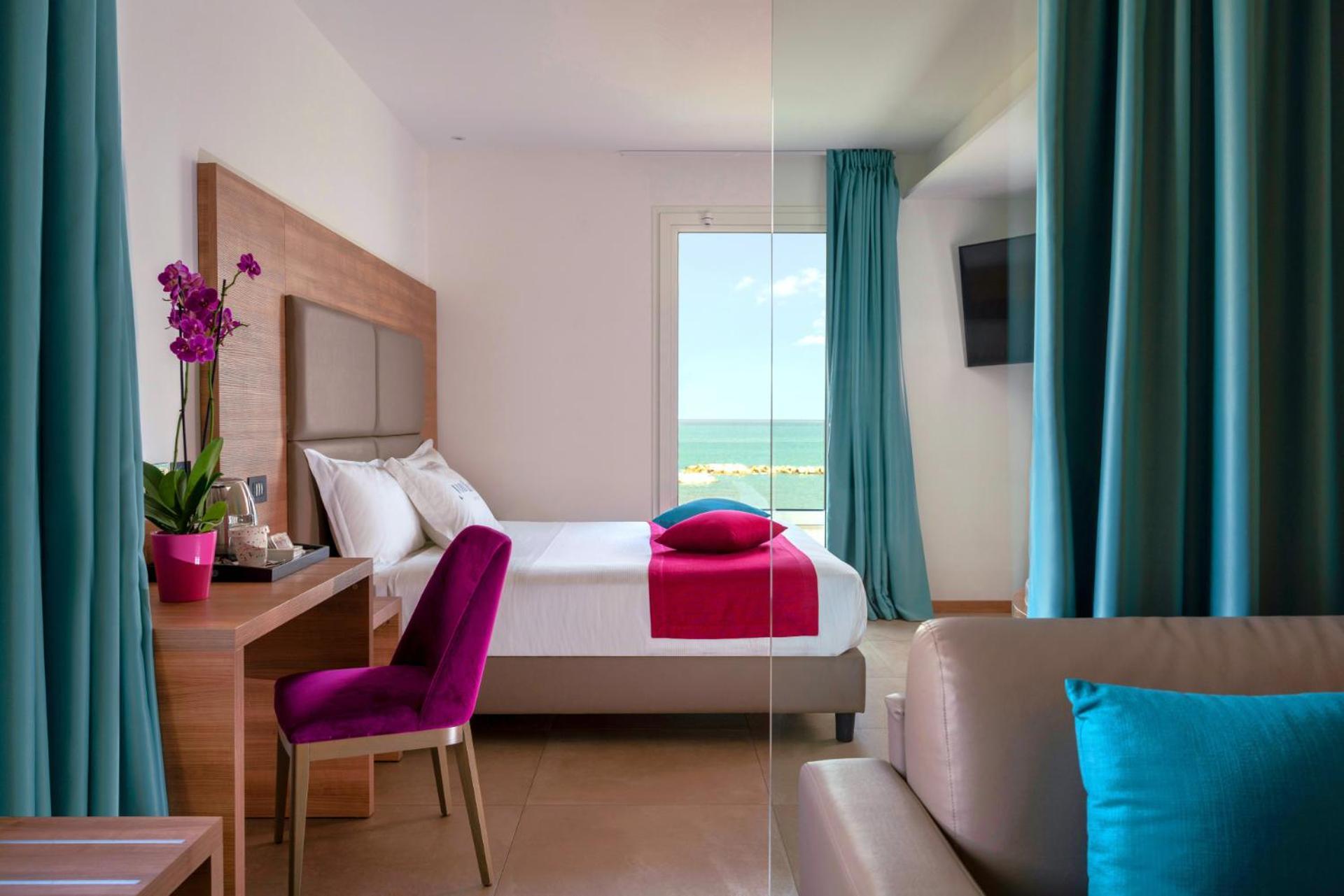 Suite with Balcony and Sea View and Jacuzzi,1524918523:JPEG