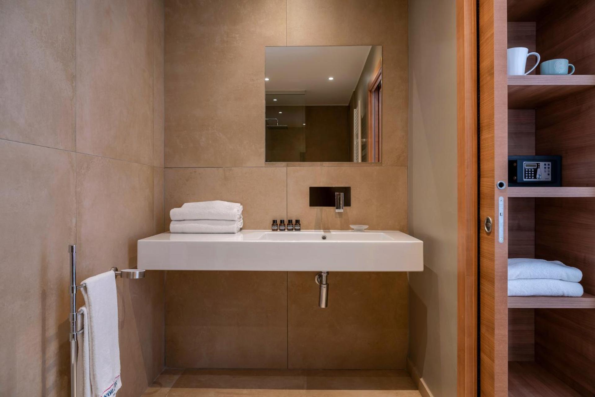 Junior Suite Hot Tub Partial Sea View