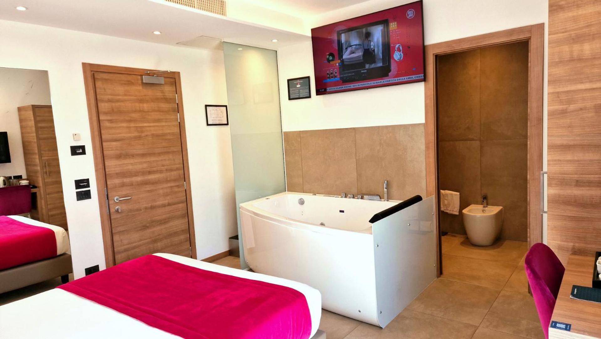 Junior Suite Hot Tub Partial Sea View