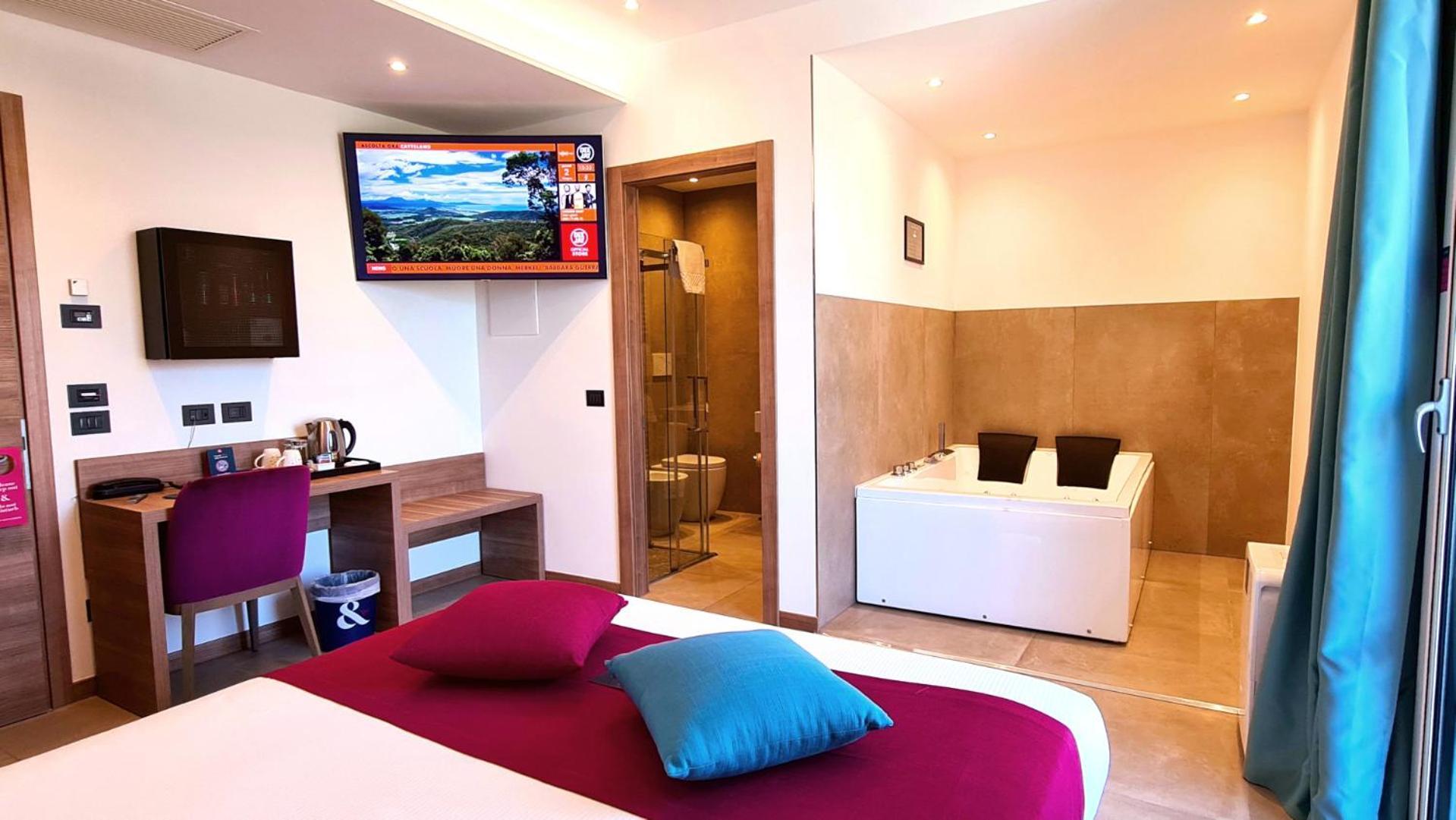 Junior Suite Hot Tub Partial Sea View